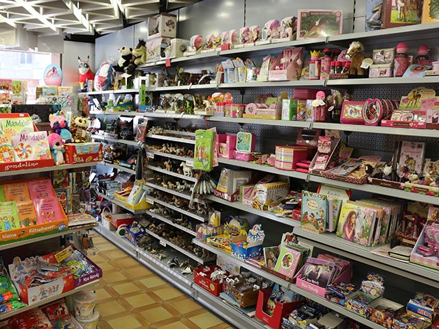 Trendartikel und Geschenke z.B. von Topmodel, Legami und Lego, sowie eine große Auswahl an Glückwunschkarten bei Weitz & Franken (Weitz und Franken) in Korschenbroich